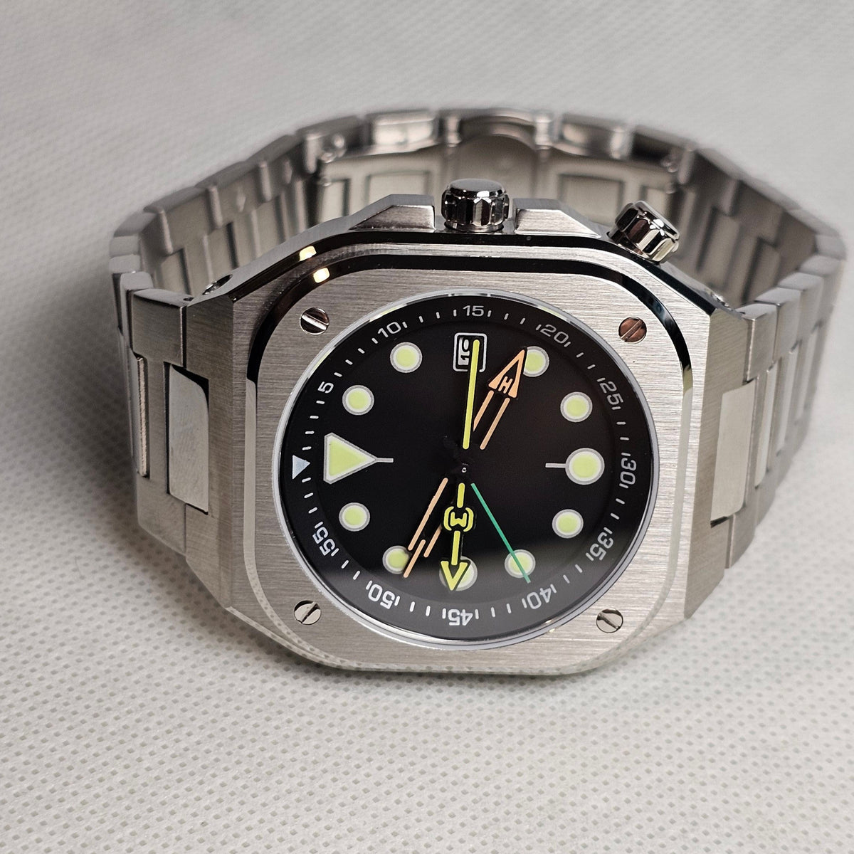 SeikoMod Rotating Square 42mm - 01